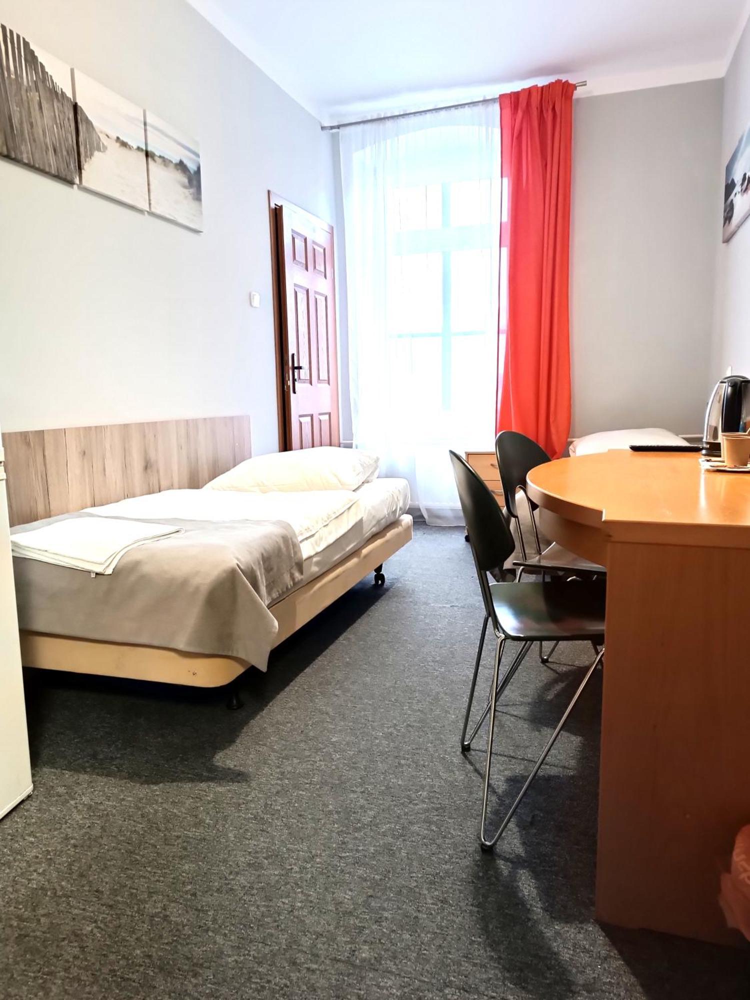 Hostel Krosnienska 12 지엘로나구라 외부 사진
