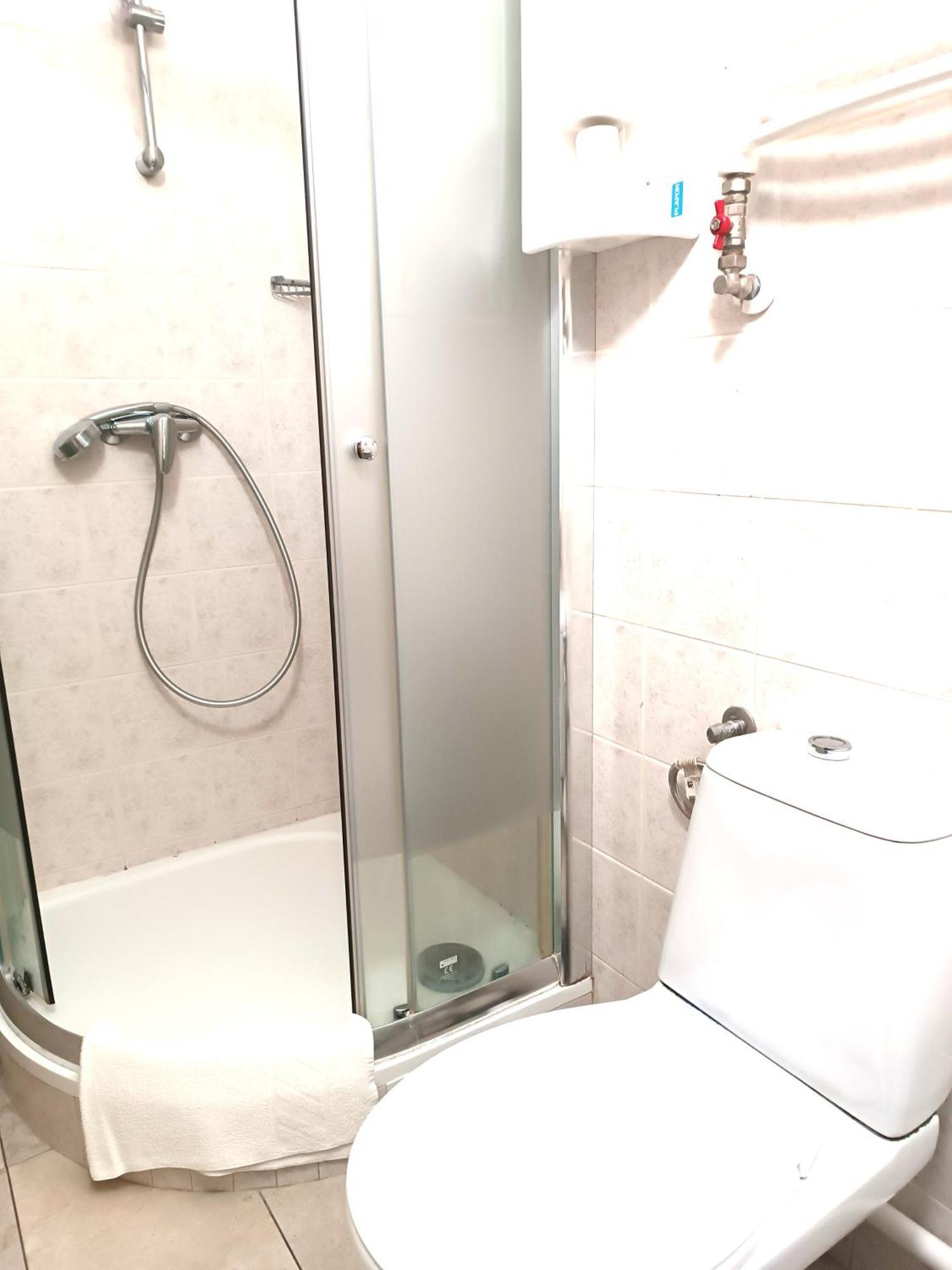 Hostel Krosnienska 12 지엘로나구라 외부 사진