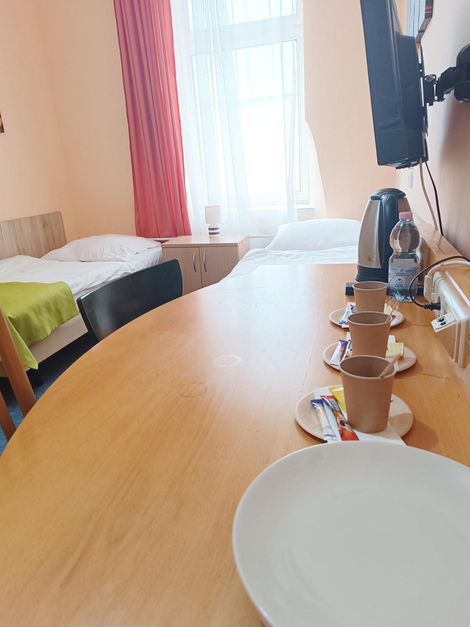 Hostel Krosnienska 12 지엘로나구라 외부 사진
