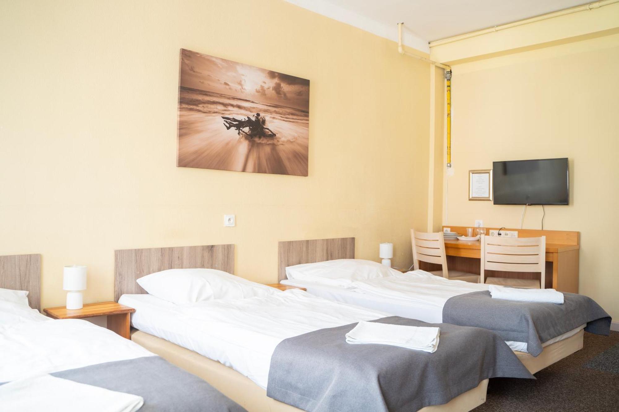 Hostel Krosnienska 12 지엘로나구라 외부 사진