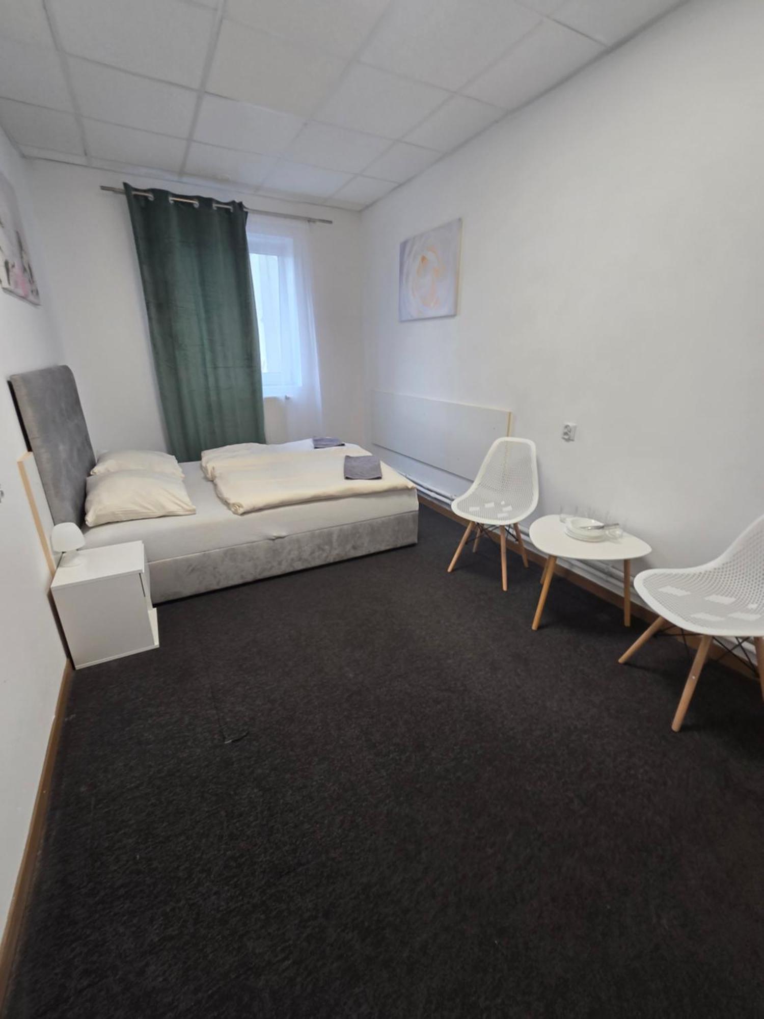 Hostel Krosnienska 12 지엘로나구라 외부 사진