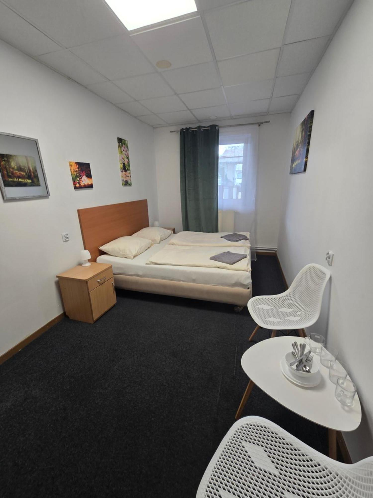 Hostel Krosnienska 12 지엘로나구라 외부 사진