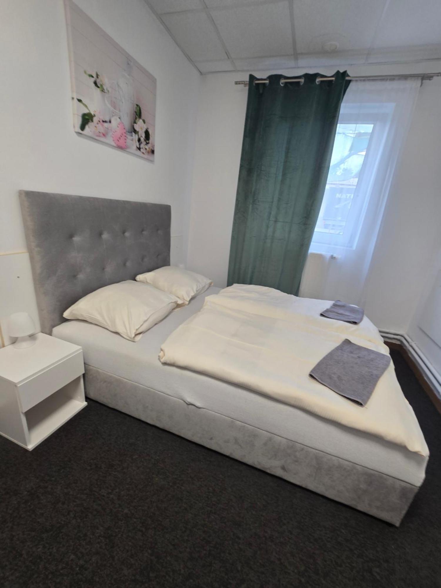Hostel Krosnienska 12 지엘로나구라 외부 사진