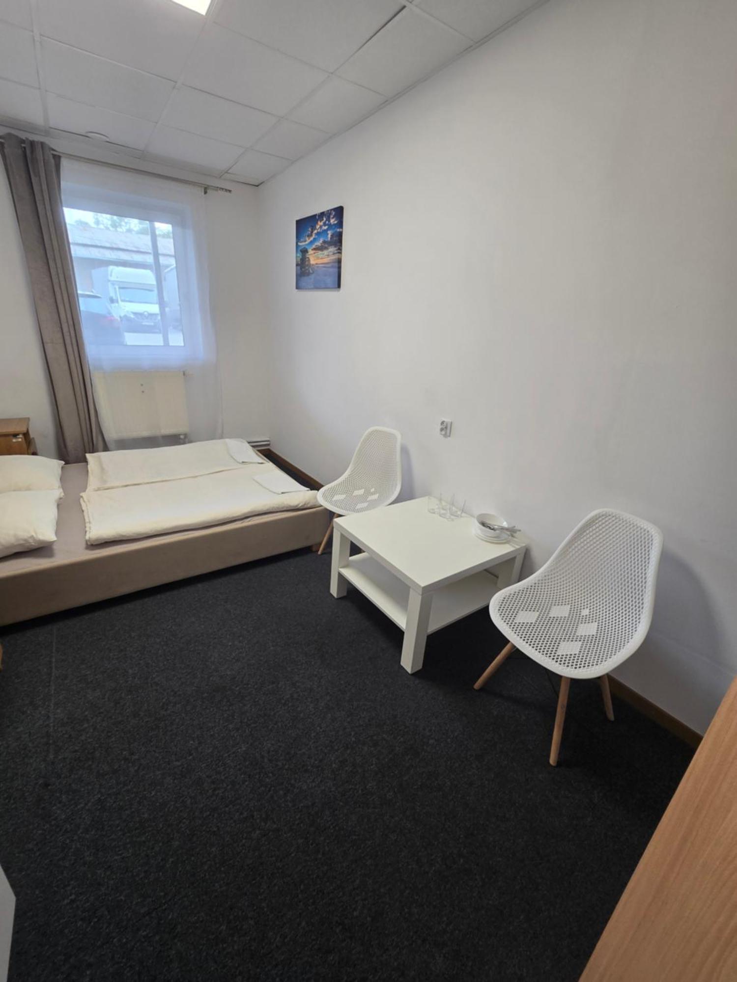 Hostel Krosnienska 12 지엘로나구라 외부 사진