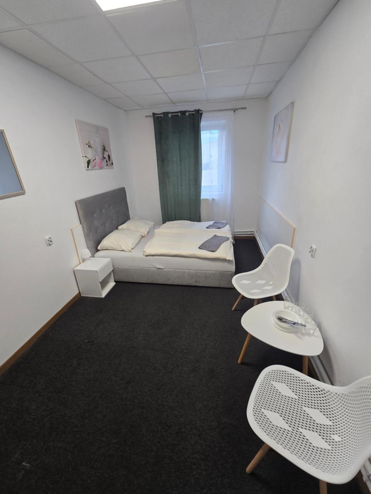 Hostel Krosnienska 12 지엘로나구라 외부 사진